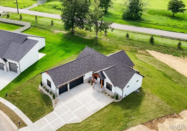 Photo 3 of Single family home for sale at 577 Tea Olive Blvd, O'fallon, IL 62269 | MLS# MIS26051915 | Listing updated on 2026-09-23