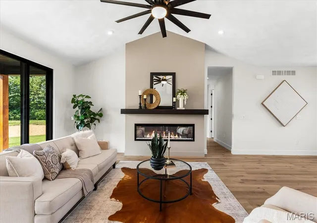 Photo 3 of Single family home for sale at 577 Tea Olive Blvd, O'fallon, IL 62269 | MLS# MIS26051915 | Listing updated on 2026-10-08