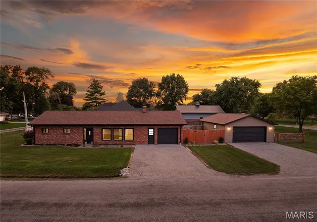 2nd image of 8435 Prairietown Rd, Worden, IL 62097 | MLS# MIS26051921