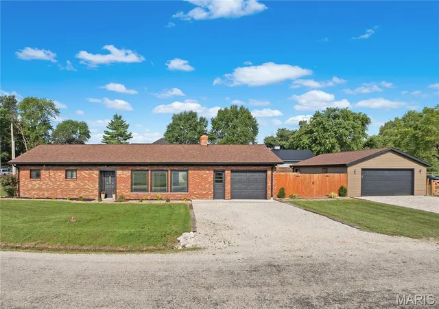 Photo 3 of Single family home for sale at 8435 Prairietown Rd, Worden, IL 62097 | MLS# MIS26051921 | Listing updated on 2026-10-05