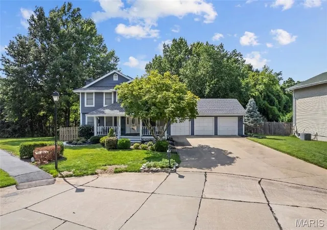Photo 1 of Single family home for sale at 4 River Ridge Ct, Saint Charles, MO 63303 | MLS# MIS26051936 | Listing updated on 2026-09-14