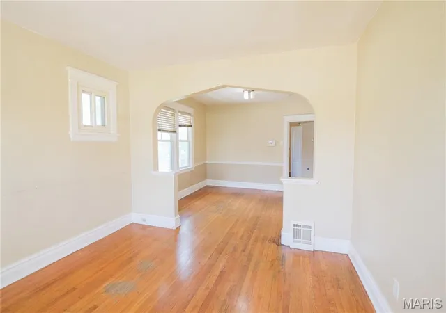 Photo 3 of Sale Pending at 5714 Pamplin Pl, Saint Louis, MO 63136 | MLS# MIS26051946 | Listing updated on 2026-10-06
