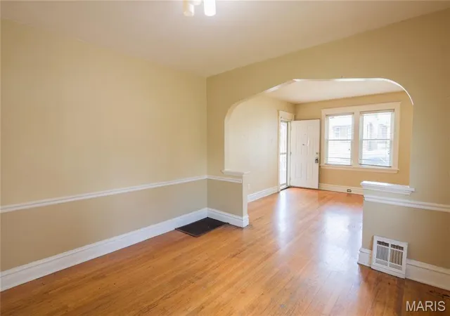 Photo 3 of Sale Pending at 5714 Pamplin Pl, Saint Louis, MO 63136 | MLS# MIS26051946 | Listing updated on 2026-10-06