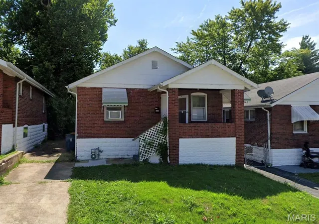 Photo 1 of Single family home for sale at 8328 Strathmore Pl, Saint Louis, MO 63136 | MLS# MIS26051947 | Listing updated on 2026-09-01
