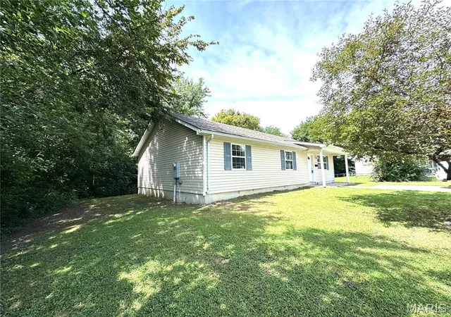3rd image of 108 N 18Th St, Bowling Green, MO 63334 | MLS# MIS26051954