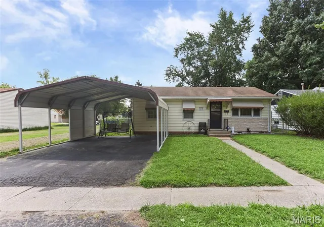 1st image of 62 David St, East Saint Louis, IL 62206 | MLS# MIS26051961