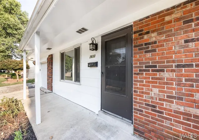 Photo 3 of Single family home for sale at 7632 Westchester Dr, Belleville, IL 62223 | MLS# MIS26051966 | Listing updated on 2026-09-04