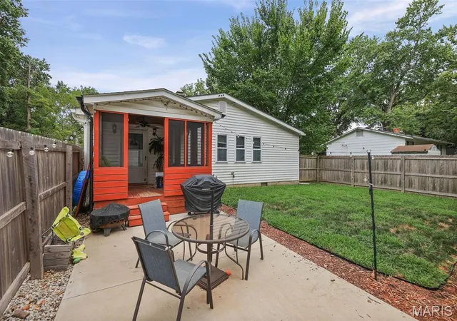 Photo 3 of Single family home for sale at 619 Thomas St, Edwardsville, IL 62025 | MLS# MIS26051968 | Listing updated on 2026-09-13