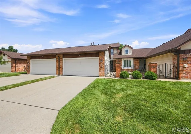 Photo 2 of Townhouse for sale at 13019 Tiger Lily Ct, Saint Louis, MO 63146 | MLS# MIS26051969 | Listing updated on 2026-09-14