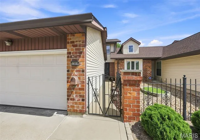 Photo 3 of Townhouse for sale at 13019 Tiger Lily Ct, Saint Louis, MO 63146 | MLS# MIS26051969 | Listing updated on 2026-09-14