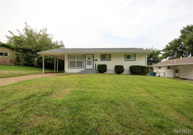 Photo 1 of Sale Pending at 108 Perthshire Rd, Saint Louis, MO 63137 | MLS# MIS26051976 | Listing updated on 2026-08-31