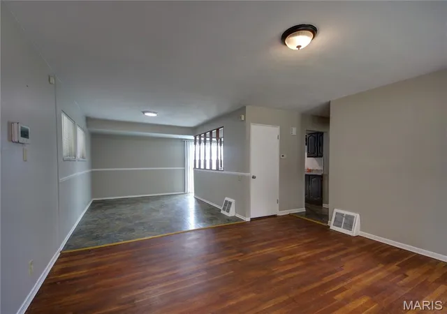 Photo 3 of Sale Pending at 108 Perthshire Rd, Saint Louis, MO 63137 | MLS# MIS26051976 | Listing updated on 2026-08-31