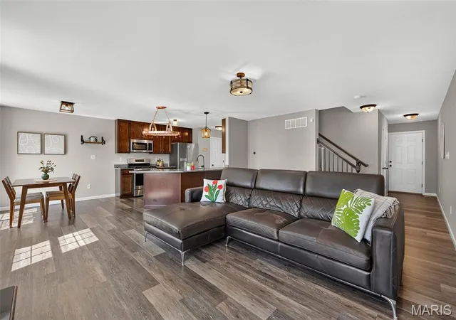 Photo 3 of Sale Pending at 3404 Charlestowne Crossing Dr, Saint Charles, MO 63301 | MLS# MIS26051983 | Listing updated on 2026-08-30
