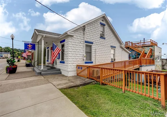 Photo 1 of Single family home for sale at 111 Main St E, Grafton, IL 62037 | MLS# MIS26051985 | Listing updated on 2026-08-24