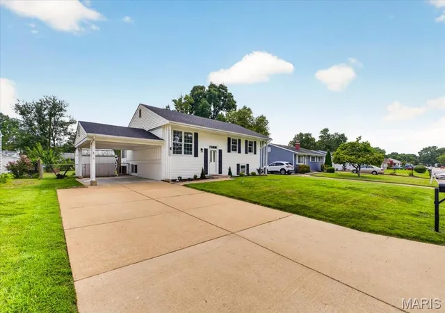 2nd image of 300 Chrysler Dr, Fenton, MO 63026 | MLS# MIS26051989