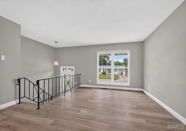 4th image of 300 Chrysler Dr, Fenton, MO 63026 | MLS# MIS26051989