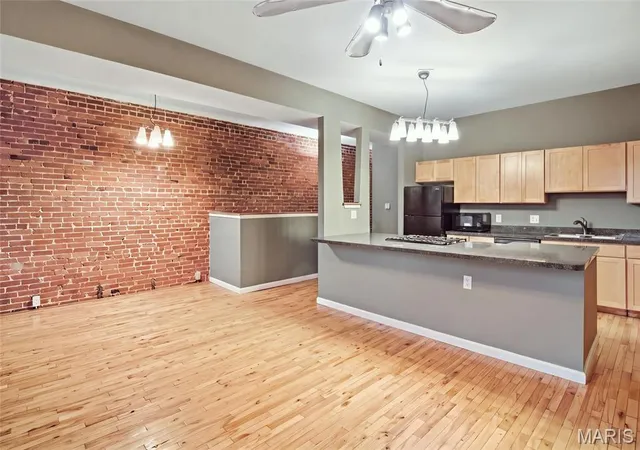 Photo 4 of Condo for sale at 4036 Laclede Ave #B, Saint Louis, MO 63108 | MLS# MIS26051991 | Listing updated on 2026-10-08