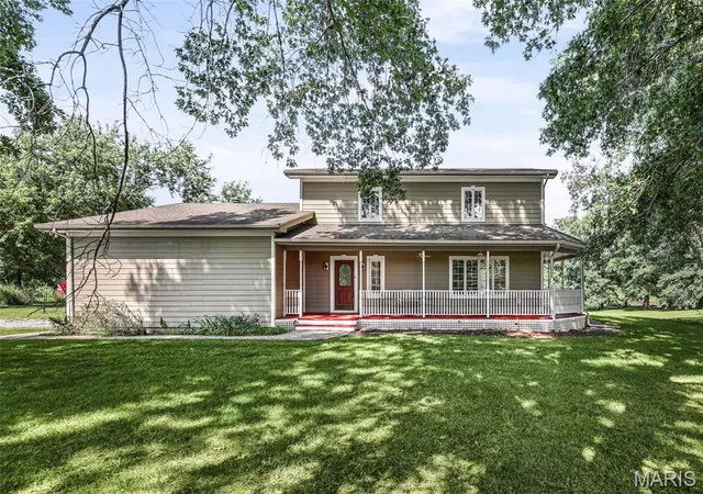 Photo 3 of Single family home for sale at 14 Algonquin Dr, Millstadt, IL 62260 | MLS# MIS26051994 | Listing updated on 2026-09-02