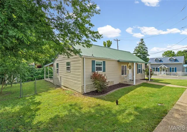 3rd image of 121 Chestnut St, Festus, MO 63028 | MLS# MIS26051995