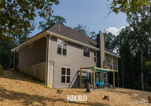 Photo 3 of Sale Pending at 1077 Bell Rd, Wright City, MO 63390 | MLS# MIS26051997 | Listing updated on 2026-10-05