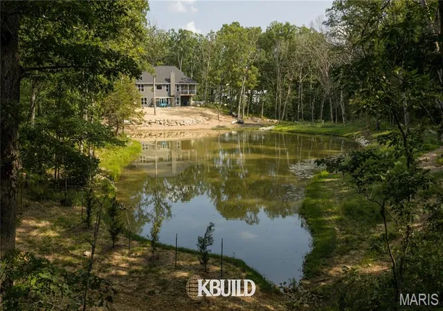 Photo 4 of Sale Pending at 1077 Bell Rd, Wright City, MO 63390 | MLS# MIS26051997 | Listing updated on 2026-10-05