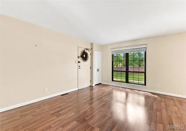 Listing Photo 5 - Condo for sale in building located at 1111 Appleseed Ln, Olivette, MO 63132 - Unit #A
