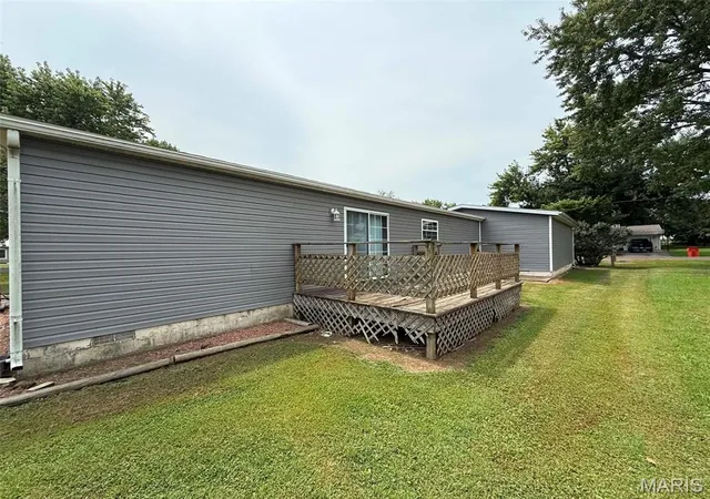 Photo 3 of Manufactured home for sale at 1829 W Main St, Vandalia, IL 62471 | MLS# MIS26052003 | Listing updated on 2026-09-08