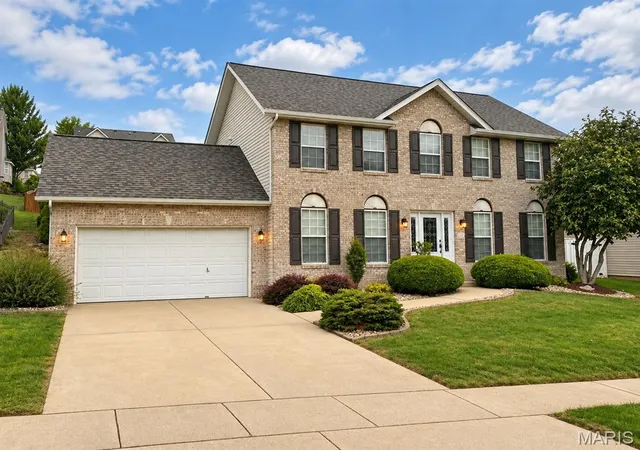 Photo 2 of Sale Pending at 14 Grandbrook Blvd, Collinsville, IL 62234 | MLS# MIS26052004 | Listing updated on 2026-10-03