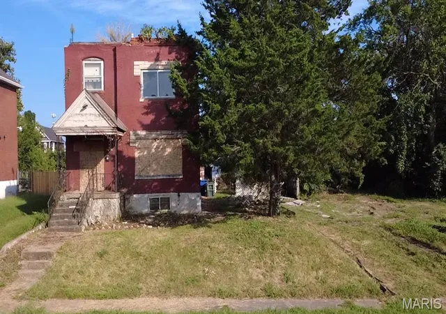 Single family home for sale at 1472 Stewart Pl, St Louis, MO 63112 | MLS# MIS26052013