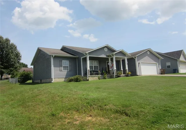 2nd image of 324 Murfield Dr, Poplar Bluff, MO 63901 | MLS# MIS26052016