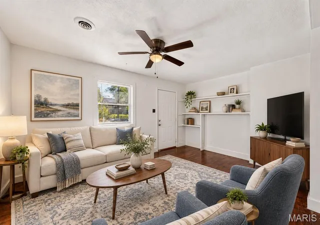 Photo 2 of Single family home for sale at 729 Beardsley Ct, Saint Louis, MO 63135 | MLS# MIS26052025 | Listing updated on 2026-10-29