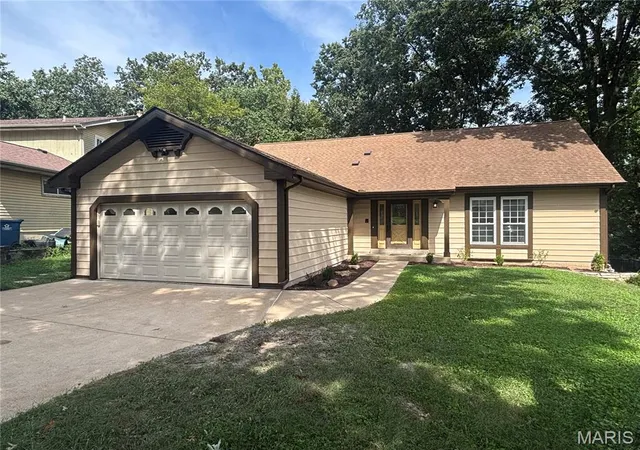 Photo 2 of Single family home for sale at 754 Carman Woods Dr, Manchester, MO 63021 | MLS# MIS26052030 | Listing updated on 2026-09-01