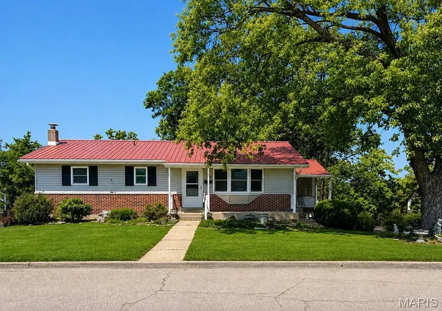 1st image of 320 N 11th St, De Soto, MO 63020 | MLS# MIS26052032