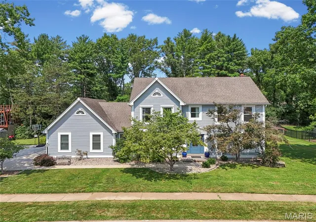 Photo 1 of Sale Pending at 243 W Manor Dr, Chesterfield, MO 63017 | MLS# MIS26052033 | Listing updated on 2026-08-18