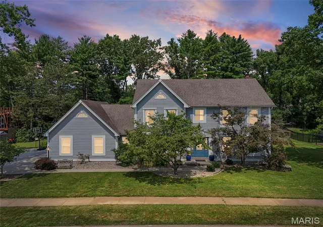 2nd image of 243 W Manor Dr, Chesterfield, MO 63017 | MLS# MIS26052033