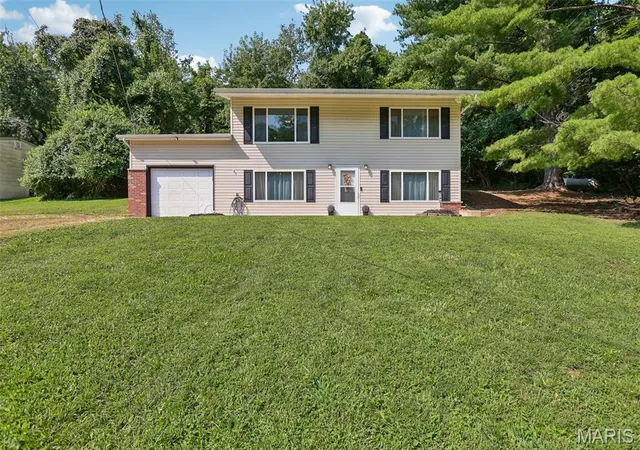 1st image of 2101 Linnus Dr, High Ridge, MO 63049 | MLS# MIS26052040