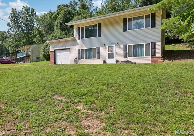 2nd image of 2101 Linnus Dr, High Ridge, MO 63049 | MLS# MIS26052040