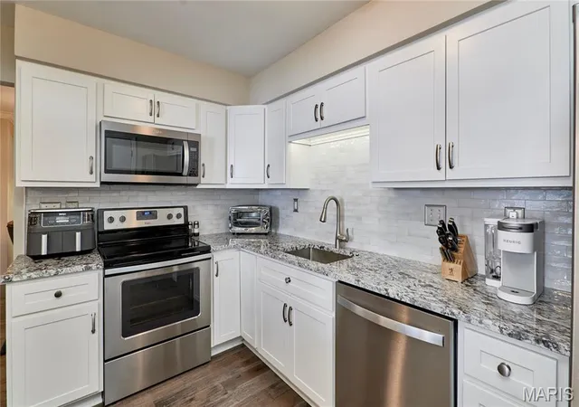 Photo 3 of Single family home for sale at 16463 Cobbleskille Dr, Chesterfield, MO 63017 | MLS# MIS26052042 | Listing updated on 2026-08-23