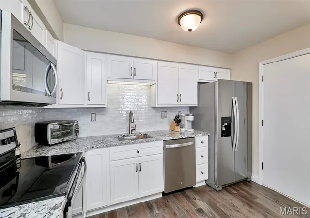 Photo 4 of Single family home for sale at 16463 Cobbleskille Dr, Chesterfield, MO 63017 | MLS# MIS26052042 | Listing updated on 2026-08-23