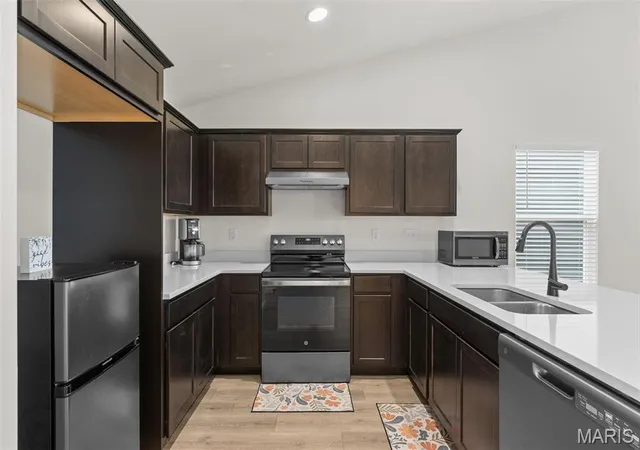 Photo 3 of Single family home for sale at 1061 Vardon Meadows Dr, Union, MO 63084 | MLS# MIS26052045 | Listing updated on 2026-10-06