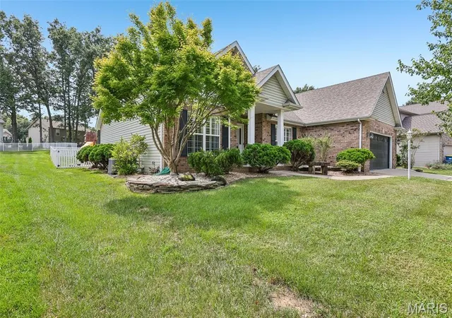 2nd image of 315 Redwood Dr, Edwardsville, IL 62025 | MLS# MIS26052047