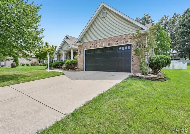 3rd image of 315 Redwood Dr, Edwardsville, IL 62025 | MLS# MIS26052047
