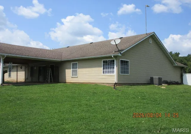 Photo 3 of Sale Pending at 19707 Hwy Uu, Louisiana, MO 63353 | MLS# MIS26052052 | Listing updated on 2026-10-01