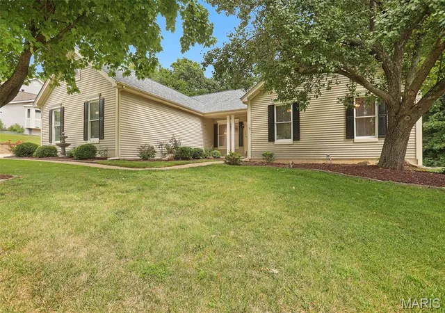 3rd image of 1154 S Charlemagne Dr, Lake Saint Louis, MO 63367 | MLS# MIS26052057