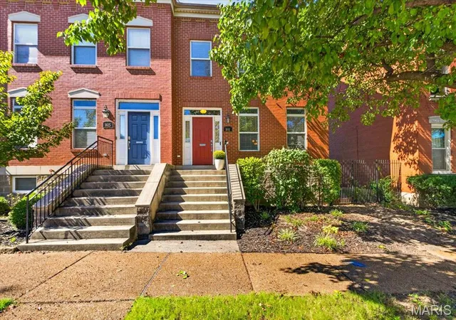 Photo 1 of Sale Pending at 1611 S 11th Street, Saint Louis, MO 63104 | MLS# MIS26052061 | Listing updated on 2026-10-01