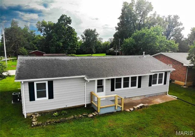 Photo 3 of Single family home for sale at 601 Cooper Ave, Paris, MO 65275 | MLS# MIS26052065 | Listing updated on 2026-09-03