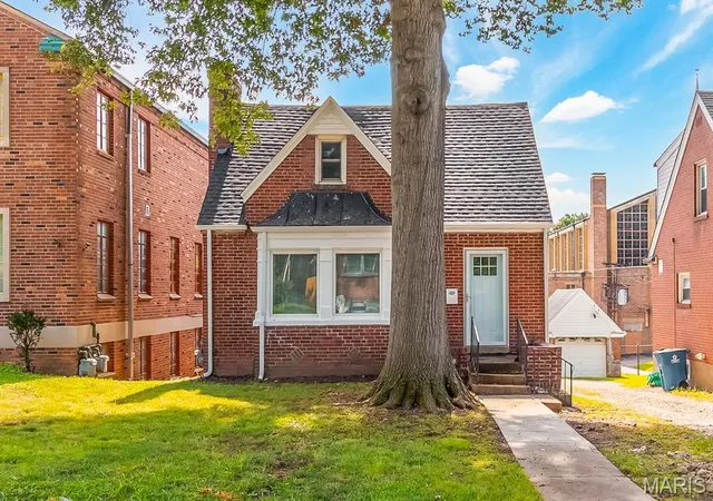 Photo 1 of Sale Pending at 3808 Colonial Ave, Saint Louis, MO 63121 | MLS# MIS26052067 | Listing updated on 2026-09-19
