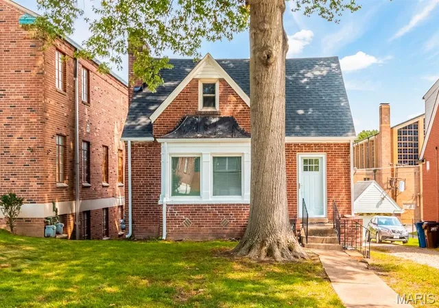 Photo 2 of Sale Pending at 3808 Colonial Ave, Saint Louis, MO 63121 | MLS# MIS26052067 | Listing updated on 2026-09-19