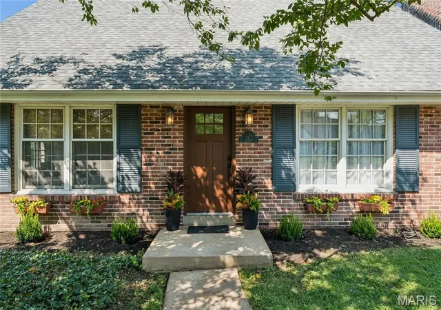 2nd image of 729 Chippendale Ct, Saint Louis, MO 63122 | MLS# MIS26052074