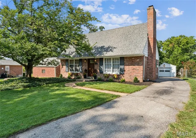 3rd image of 729 Chippendale Ct, Saint Louis, MO 63122 | MLS# MIS26052074